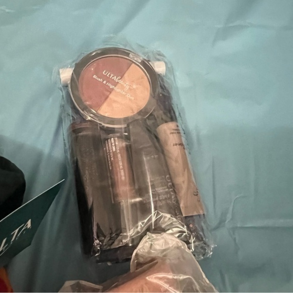 Makeup Bundle - Picture 10 of 16